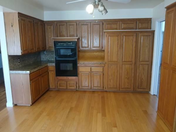 1100 Magnolia Ln - Photo 4 of 24