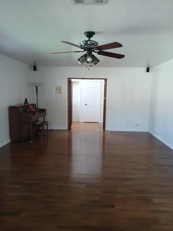 1100 Magnolia Ln - Photo 5 of 24