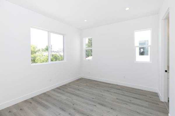 10851 1/2 Otsego St - Photo 3 of 19