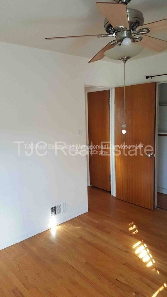 1215 S Jackson St - Photo 2 of 10