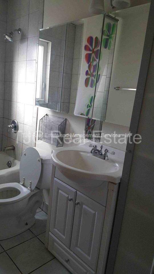 1215 S Jackson St - Photo 5 of 10