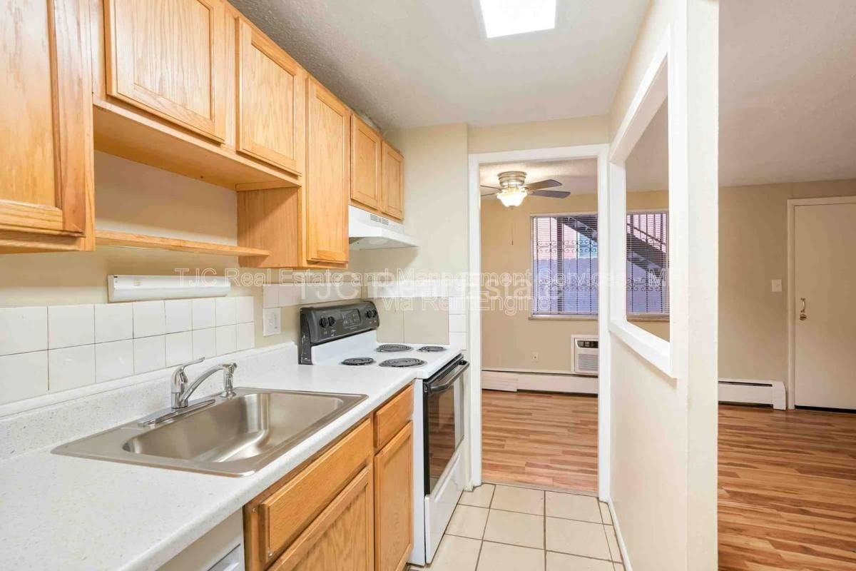 27 S Sherman St #102 - Photo 5 of 10