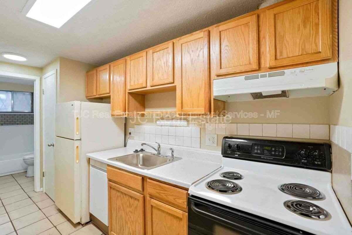 27 S Sherman St #102 - Photo 6 of 10