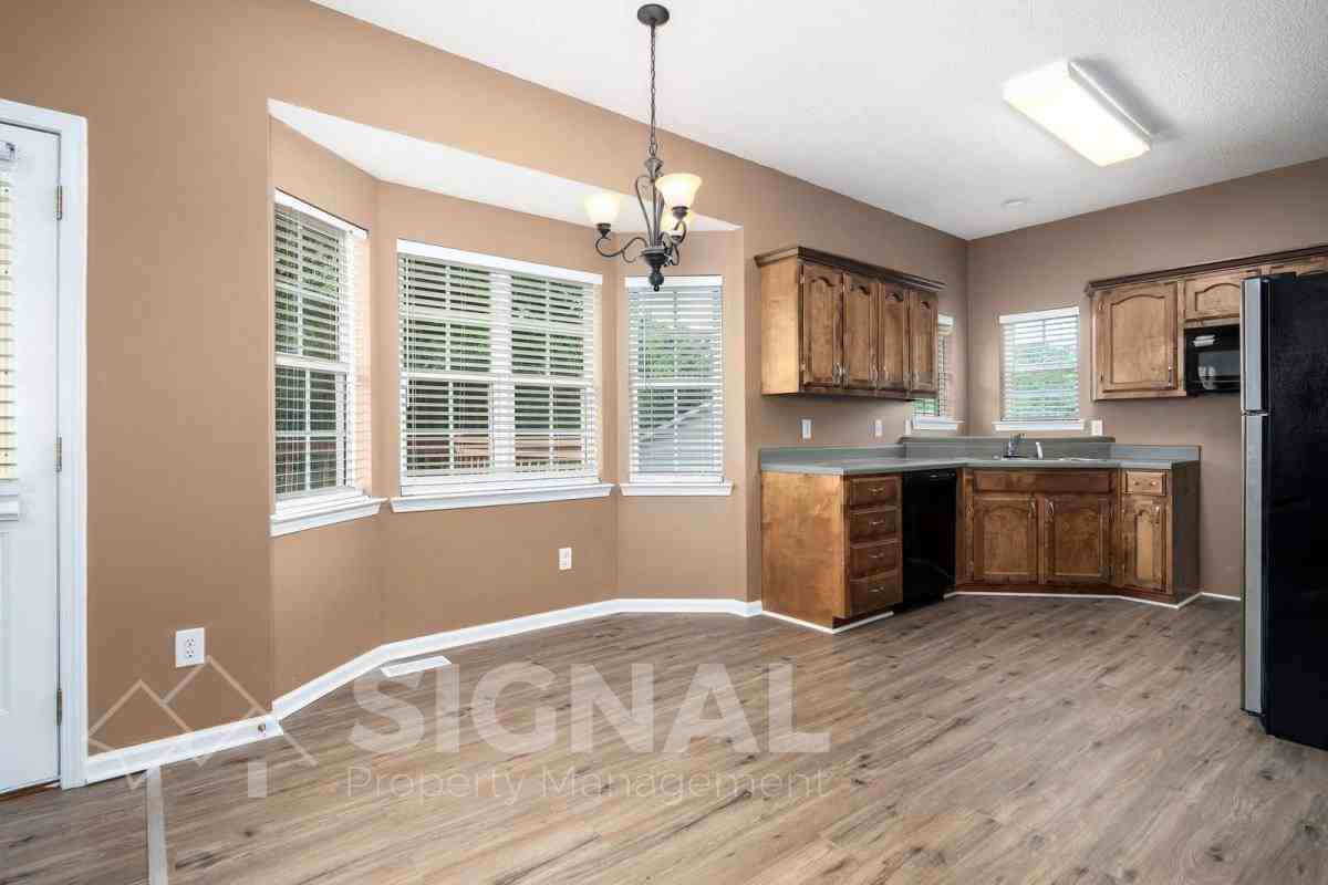 1719 Annendale Dr - Photo 3 of 10