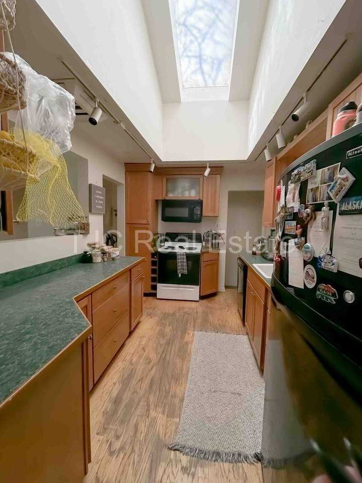 1939 Olive St - Photo 3 of 10