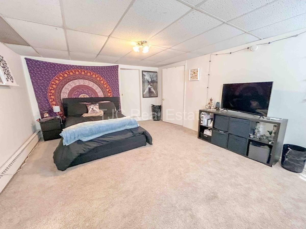 1939 Olive St - Photo 4 of 10