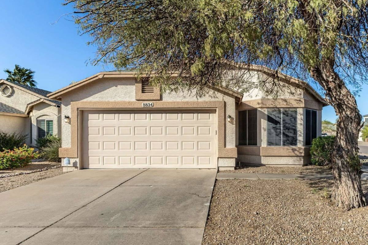 8834 W Morningside Dr - Photo 2 of 10