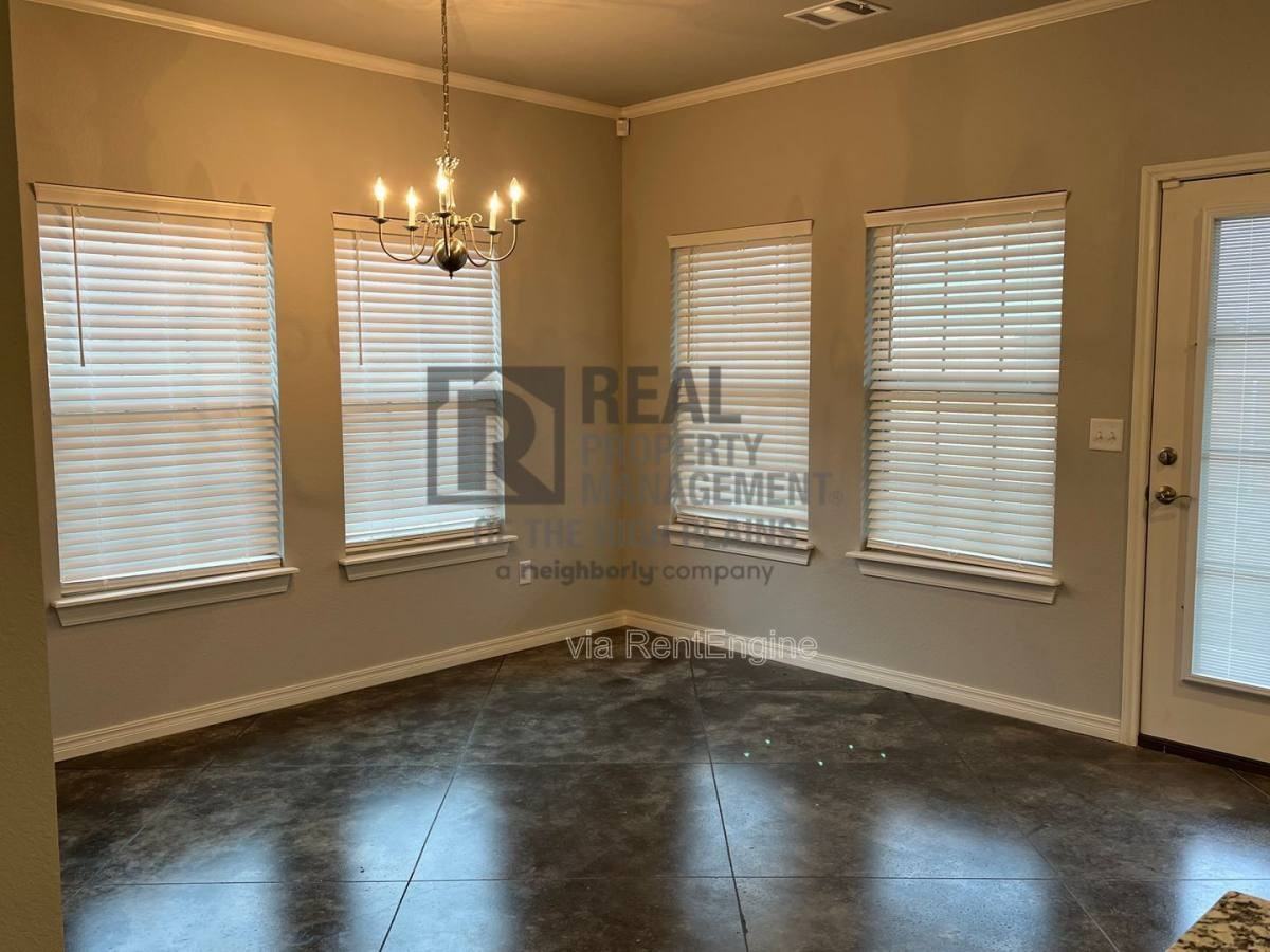 7307 Vicky St - Photo 3 of 10