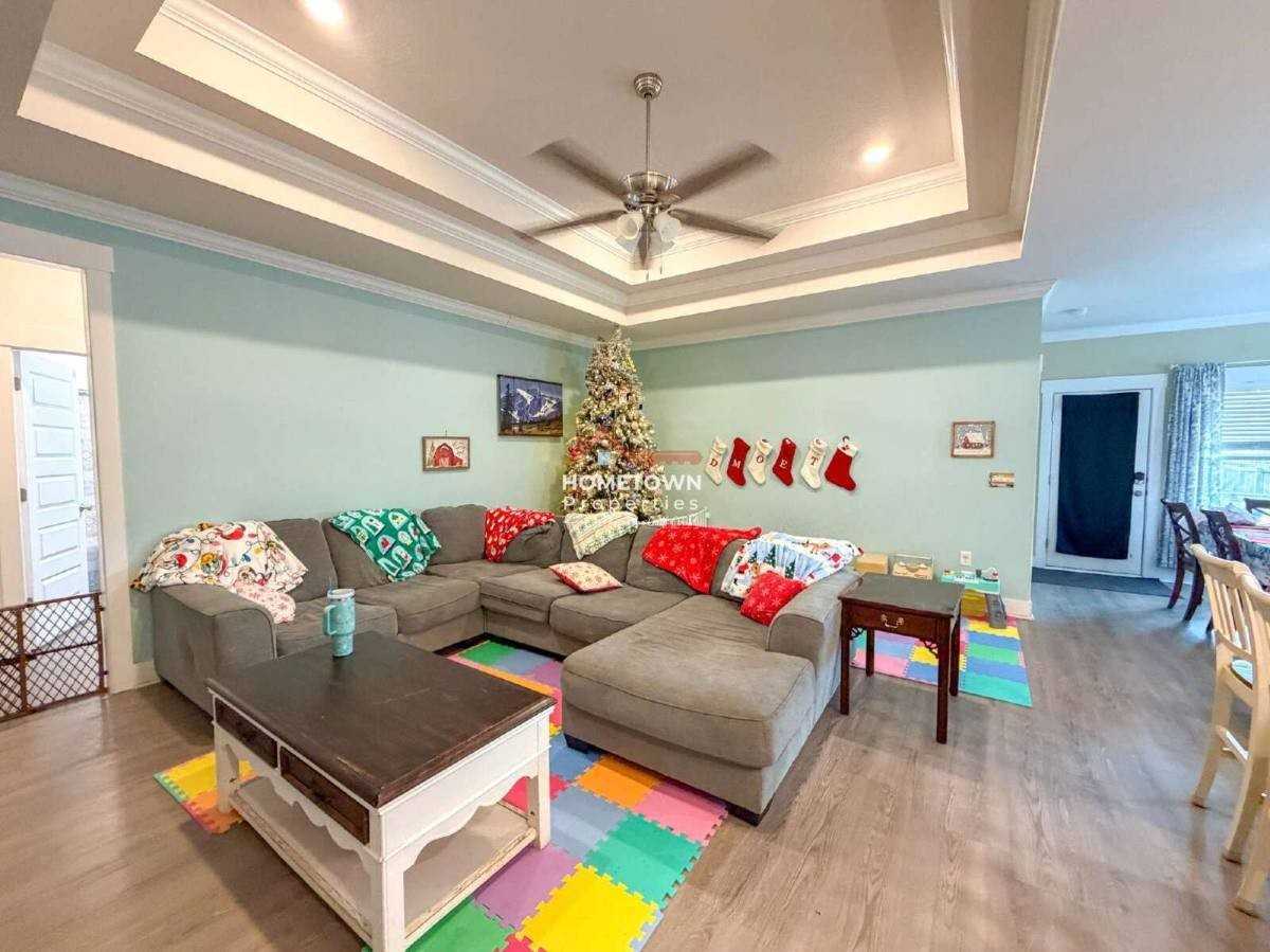12509 Windsor Dr - Photo 2 of 10