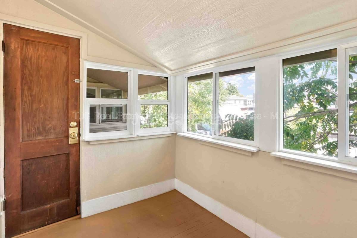 472 S Lincoln St - Photo 7 of 10