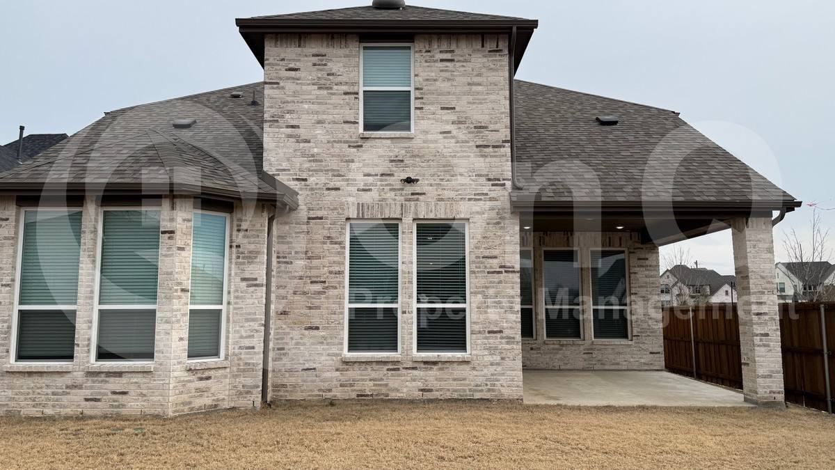 2302 Moonstruck Pl - Photo 2 of 10