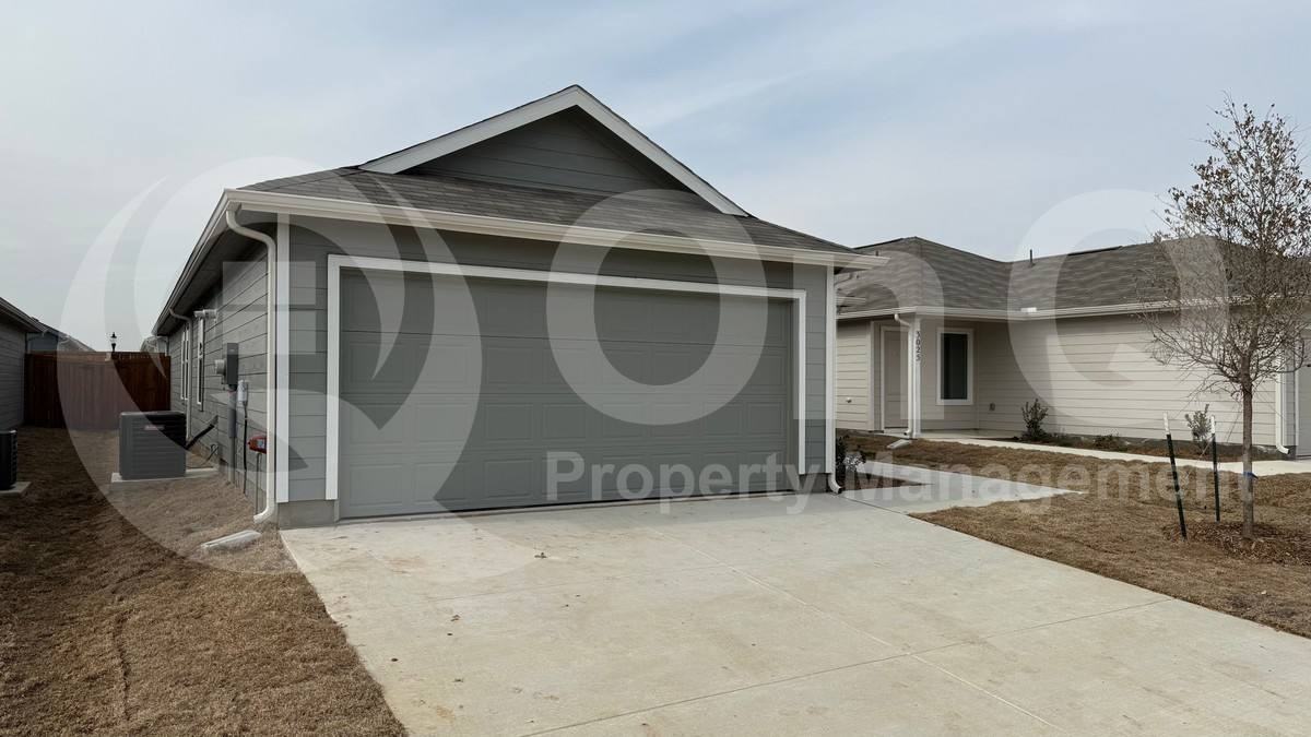 3021 Campeiro Ave - Photo 2 of 10