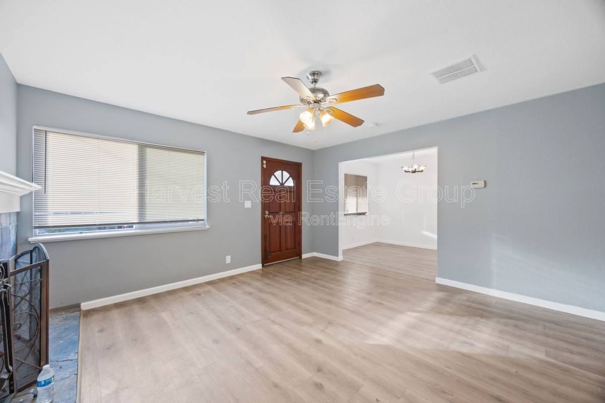 252 Esther Ct - Photo 3 of 10