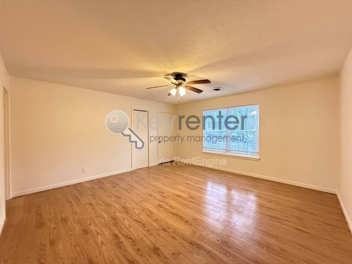 3608 Chumley Ln #B - Photo 3 of 10