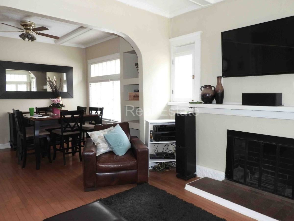 2322 Cherry St - Photo 3 of 10