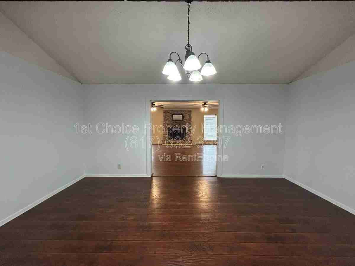 6409 Stardust Dr - Photo 3 of 10