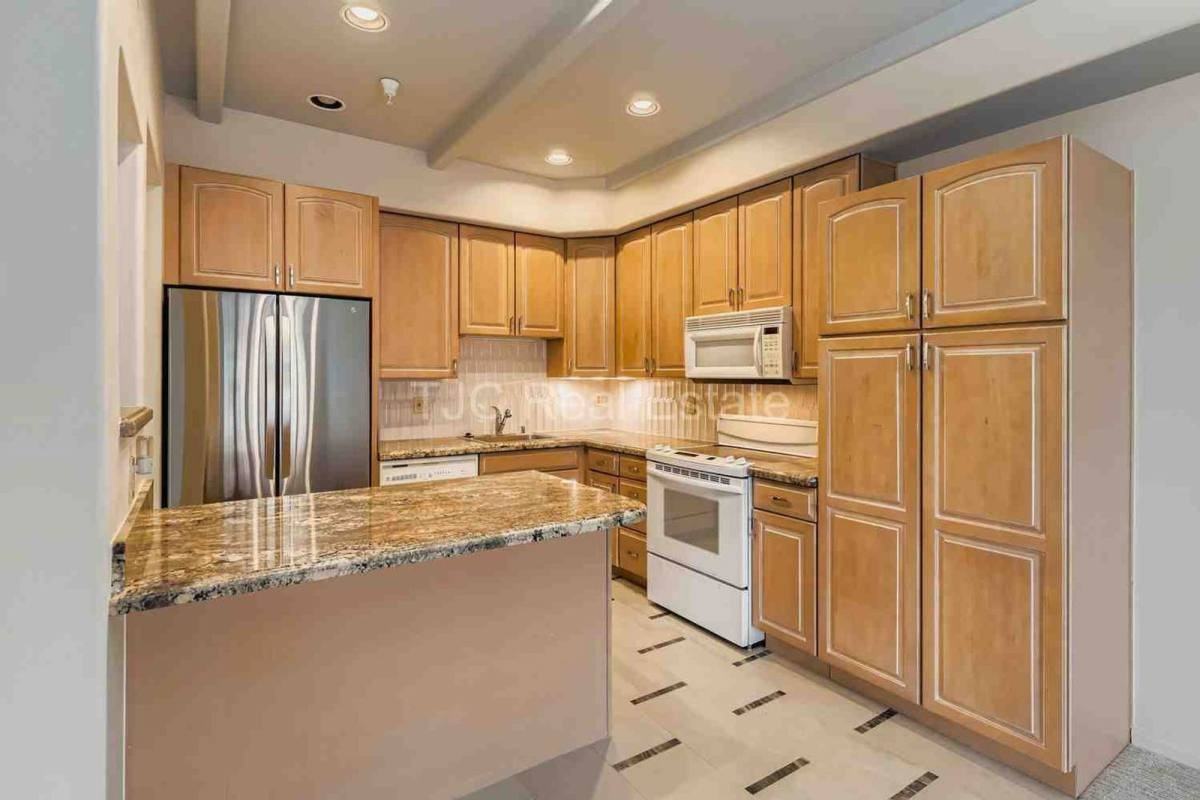 180 N Cook St #411 - Photo 2 of 10