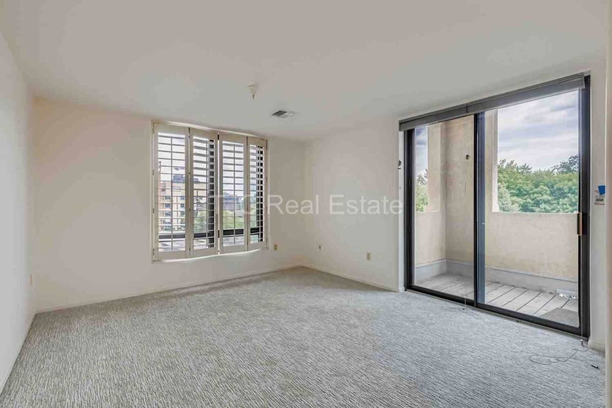 180 N Cook St #411 - Photo 5 of 10