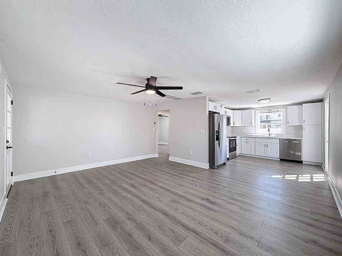 768 49th Ave N - Photo 3 of 10