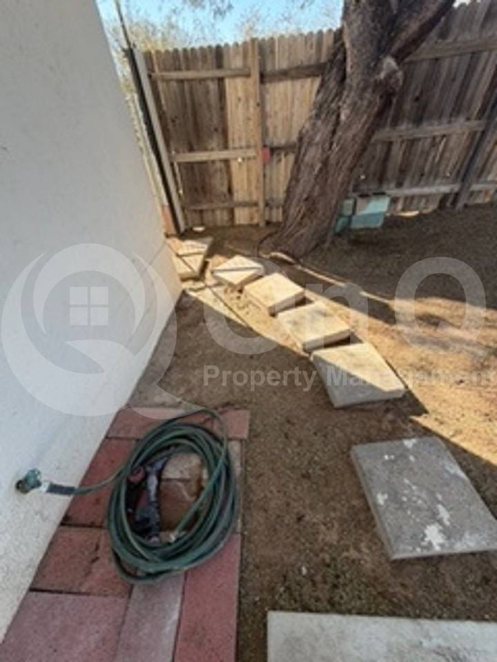 1721 E Blacklidge Dr #2 - Photo 3 of 10