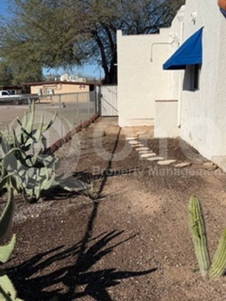 1721 E Blacklidge Dr #2 - Photo 7 of 10