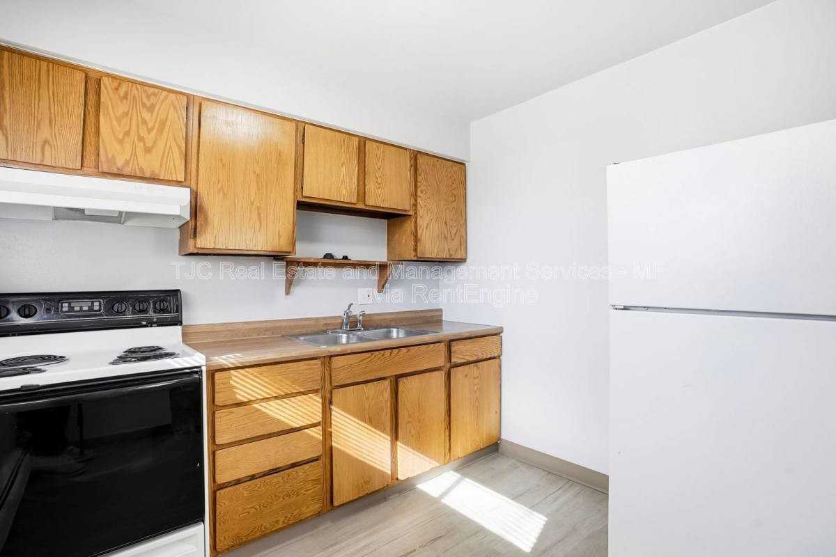 970 N Downing St #5 - Photo 3 of 10