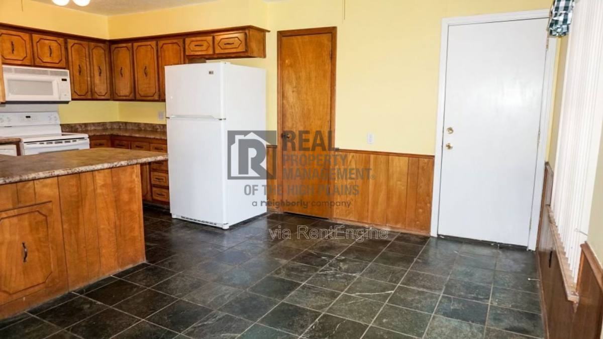 5301 Capulin Ln - Photo 3 of 9