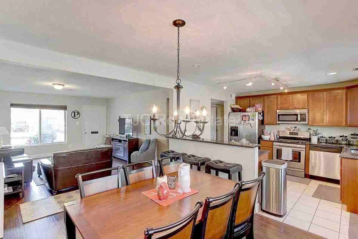 795 Salem St - Photo 5 of 10