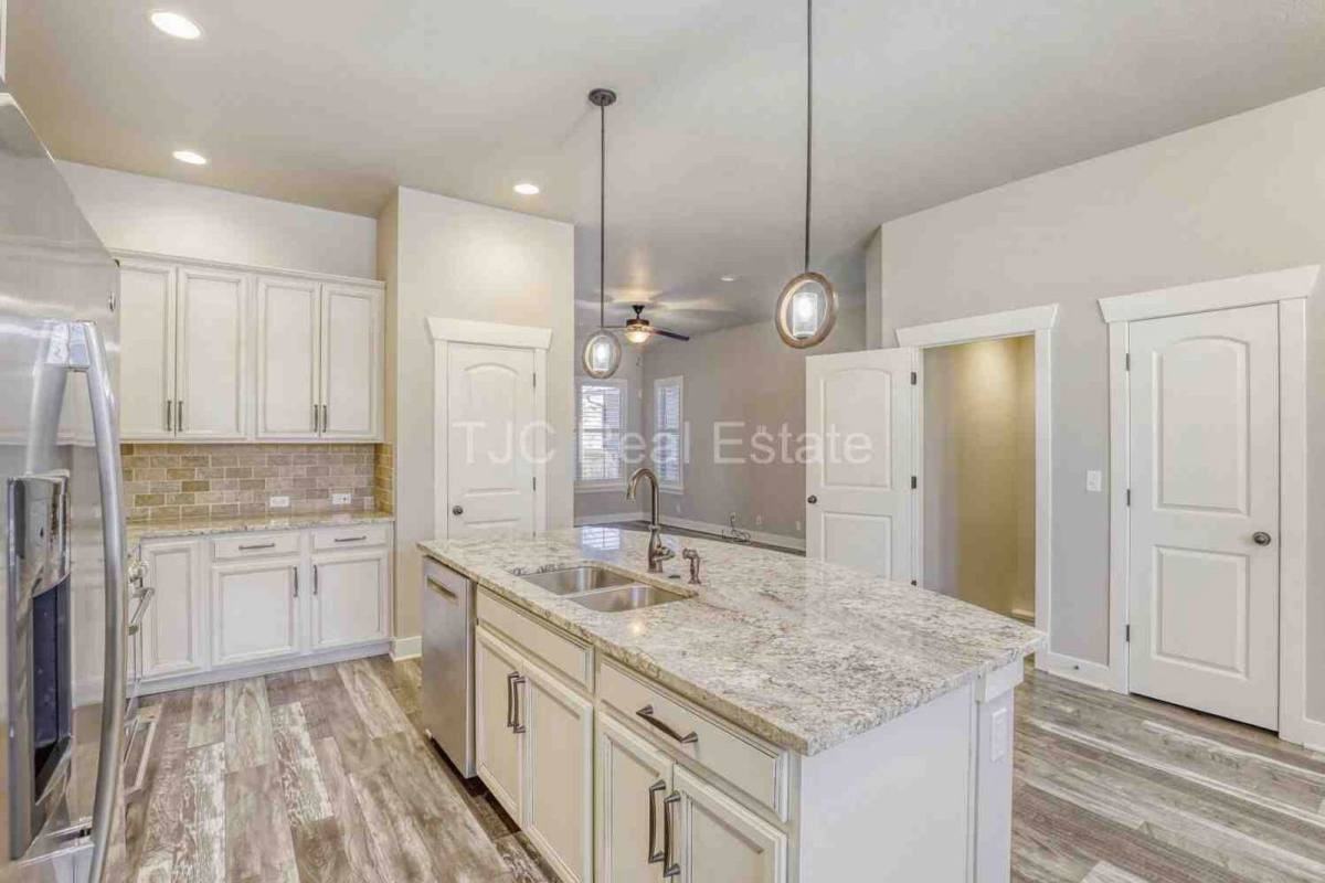 5512 Wabash St - Photo 3 of 10