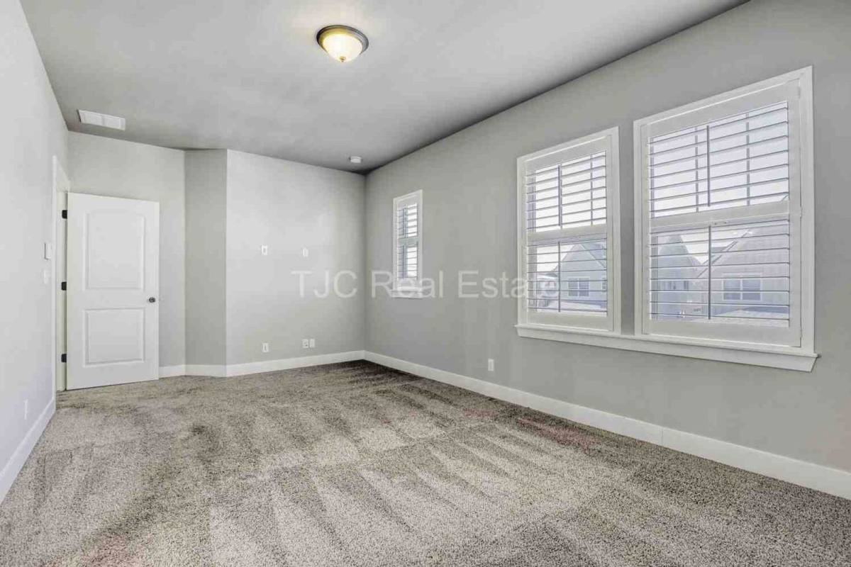 5512 Wabash St - Photo 6 of 10