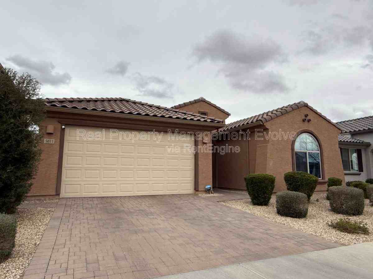 5811 N 88th Ln - Photo 3 of 10