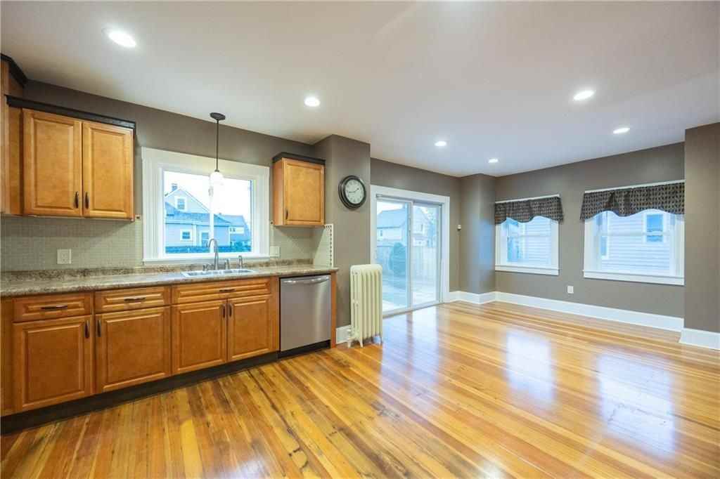 200 Woodward Ave - Photo 2 of 32