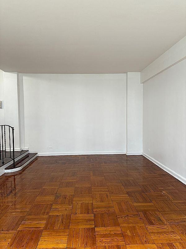 9840 64th Ave #2E - Photo 3 of 11