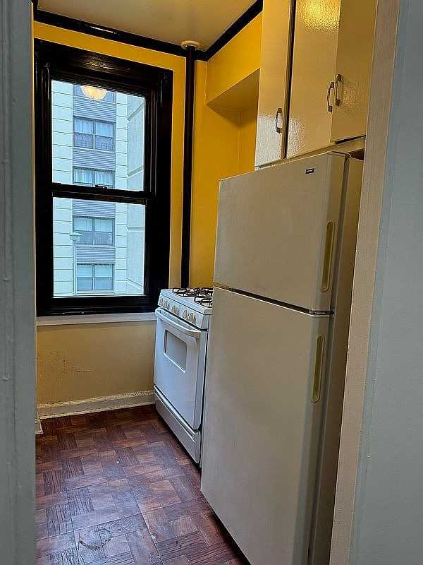 9840 64th Ave #2E - Photo 7 of 11