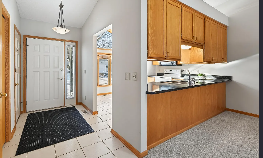 801 Southcross Dr E - Photo 2 of 12