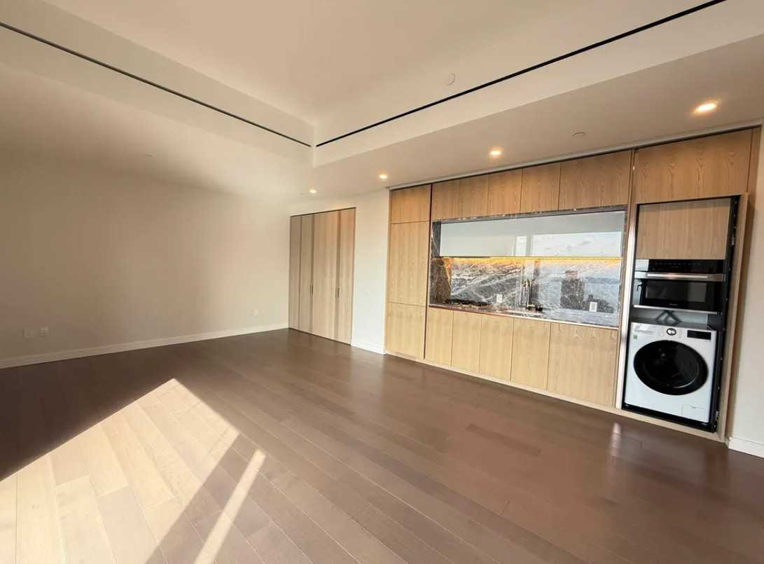 127 Greenwich St #79B - Photo 2 of 9