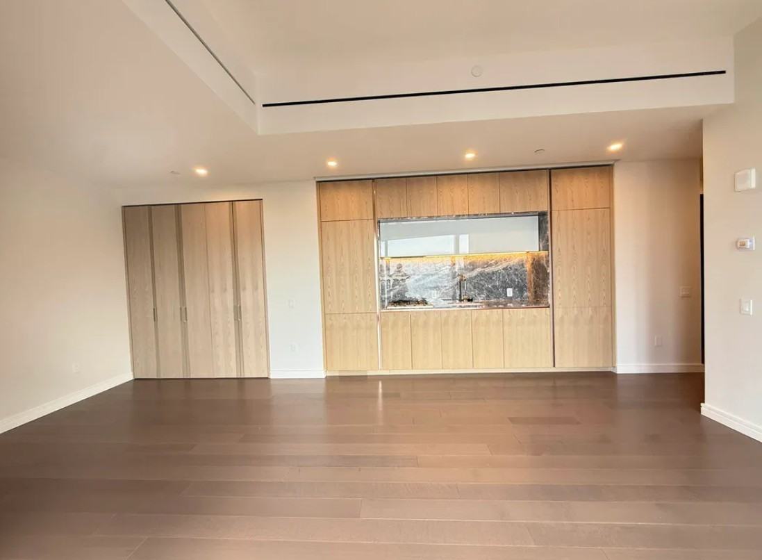 127 Greenwich St #79B - Photo 4 of 9