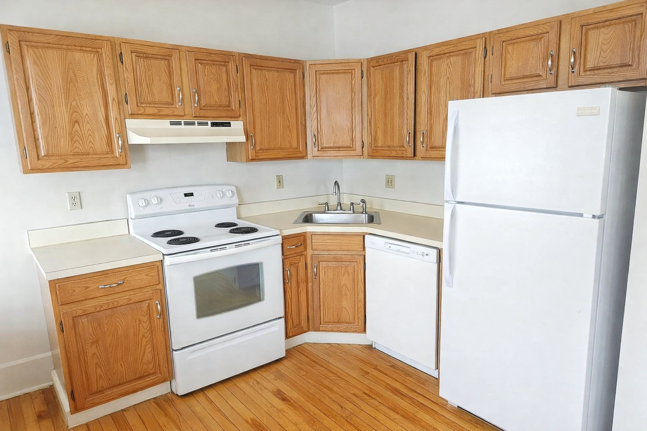 178 Lincoln St - Photo 3 of 5