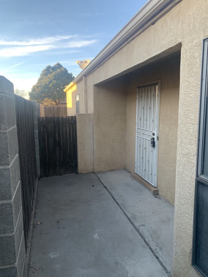 5321 Heritage Way Ne - Photo 3 of 18