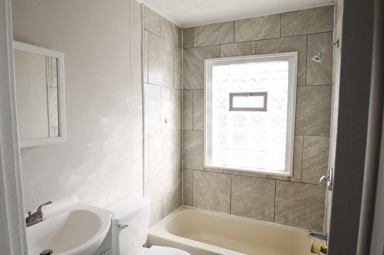 1111 E 22Nd Ave - Photo 3 of 20