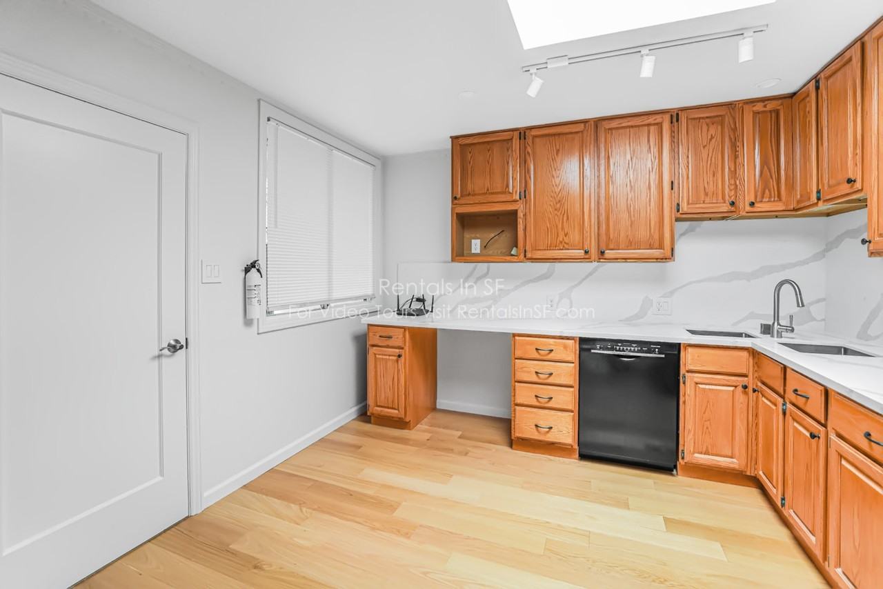 234 Stillings Ave - Photo 4 of 25