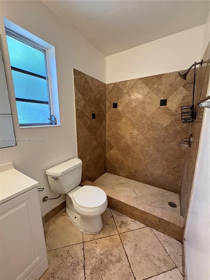 1741 Northeast 52nd Street - Photo 3 of 19