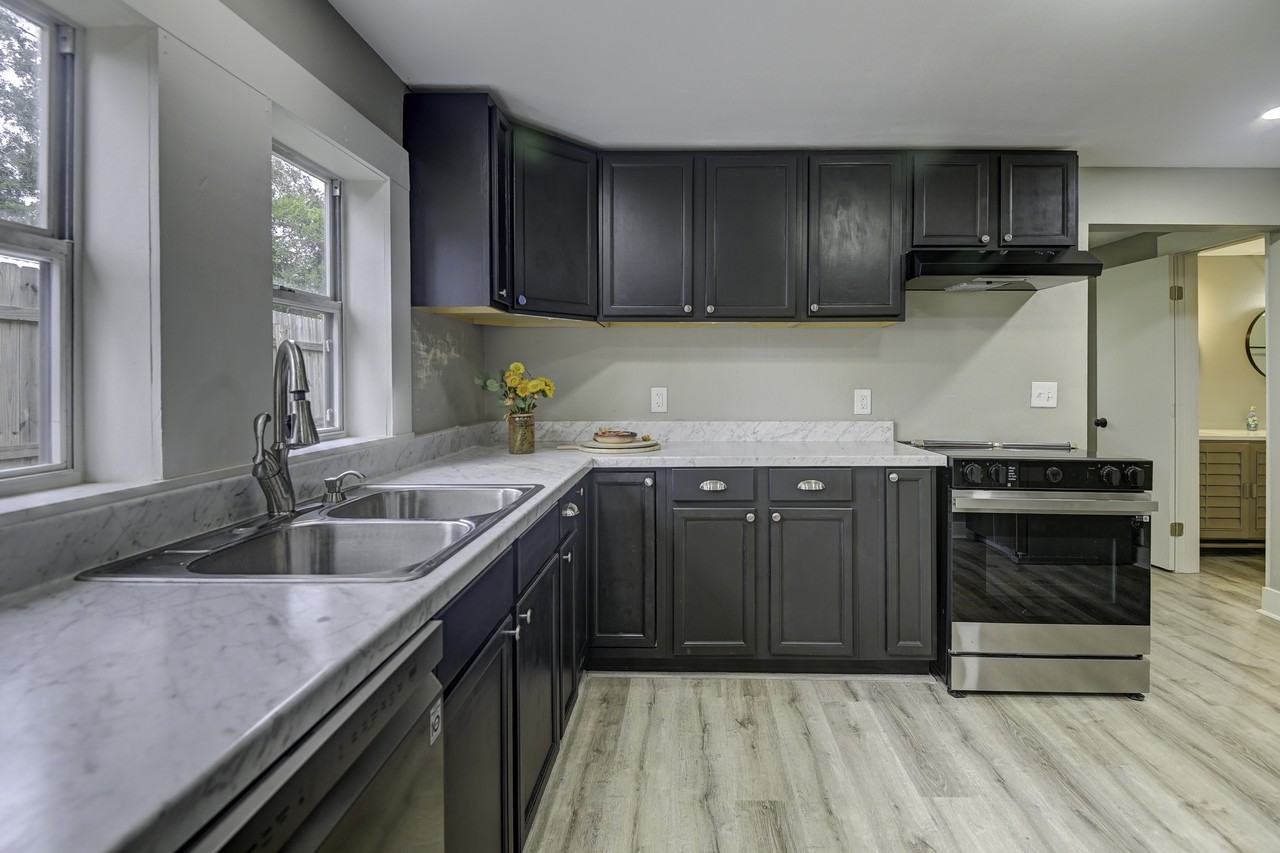 140 N Commerce St #NA - Photo 2 of 8