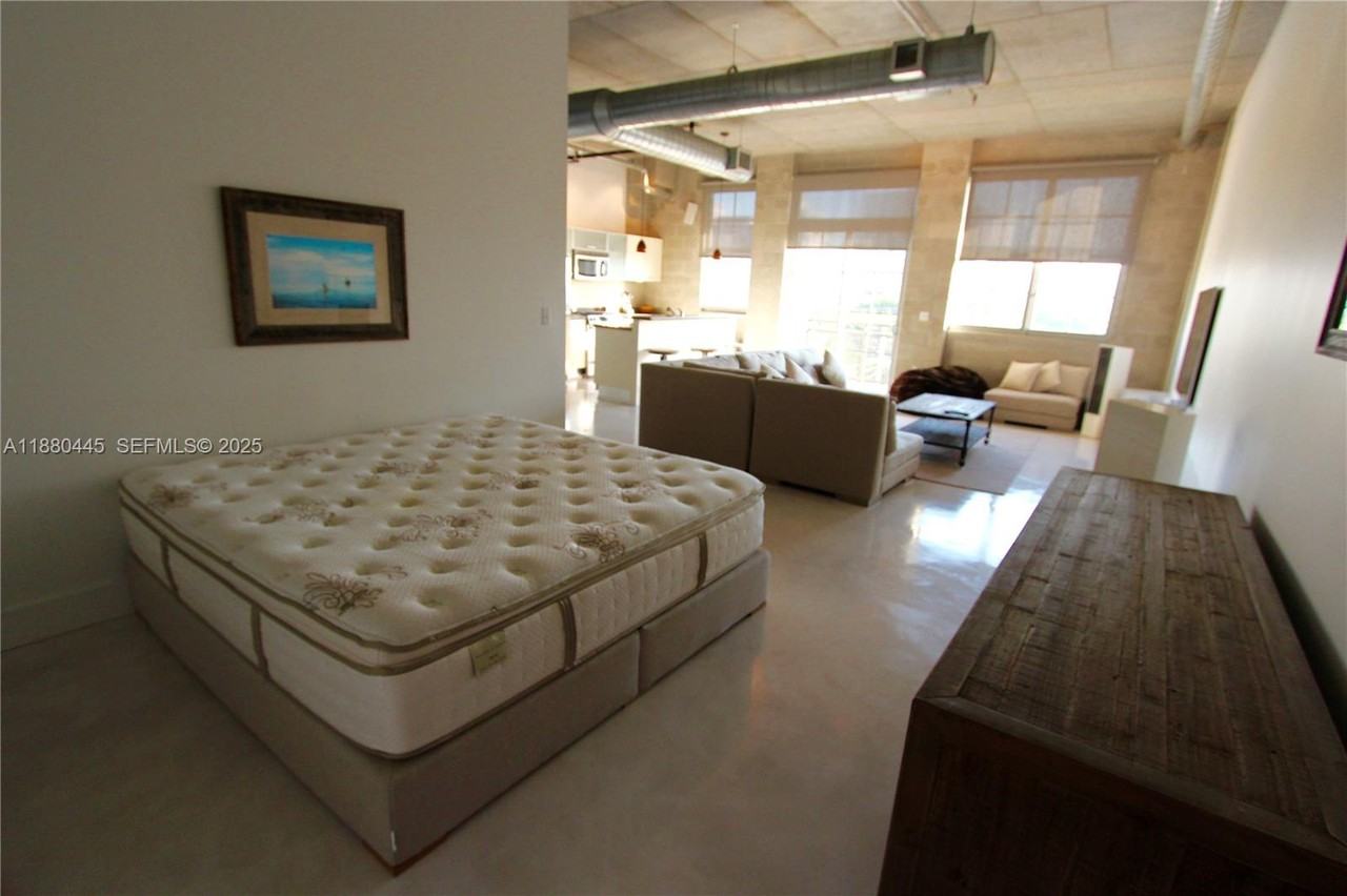 410 Northwest 1st Avenue ##504 - Photo 3 of 17