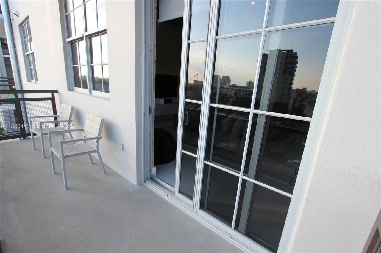 410 Northwest 1st Avenue ##504 - Photo 7 of 17