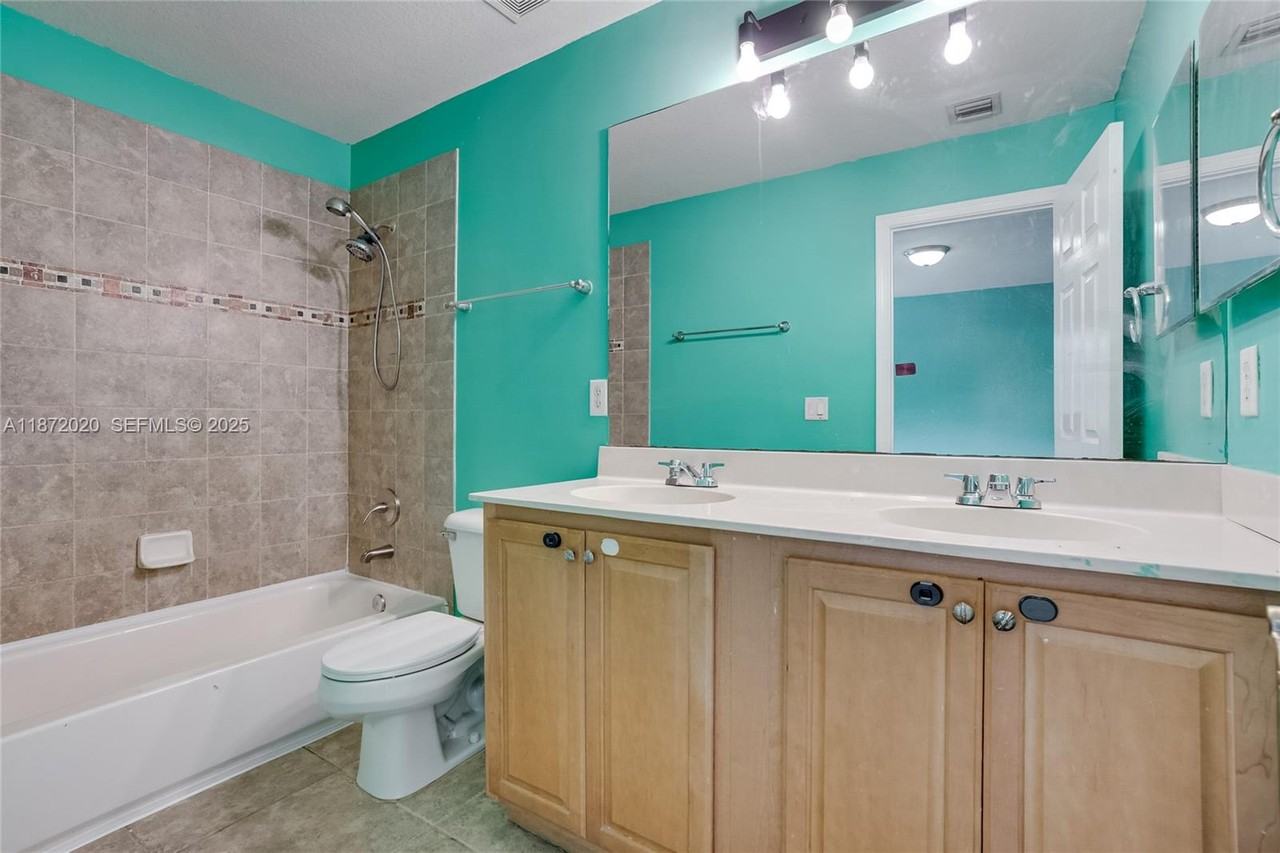 5901 Manchester Way ##0 - Photo 3 of 15