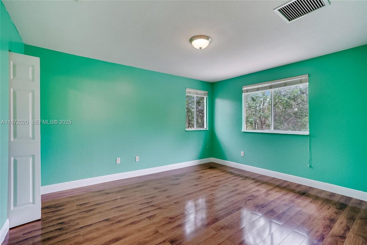 5901 Manchester Way ##0 - Photo 4 of 15