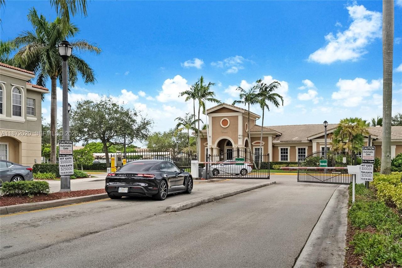 5901 Manchester Way ##0 - Photo 5 of 15