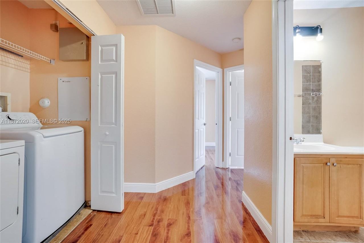 5901 Manchester Way ##0 - Photo 6 of 15