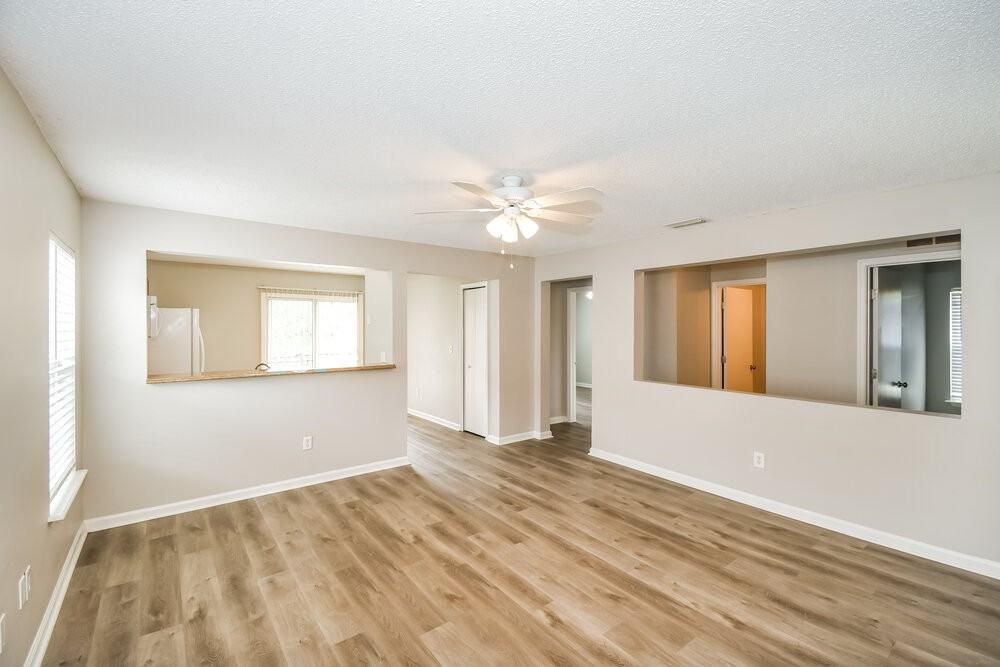 957 Wynfield Cir - Photo 4 of 16